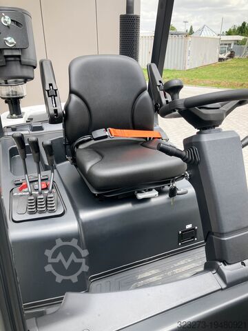 4-wheel forklift Bobcat D25NXS