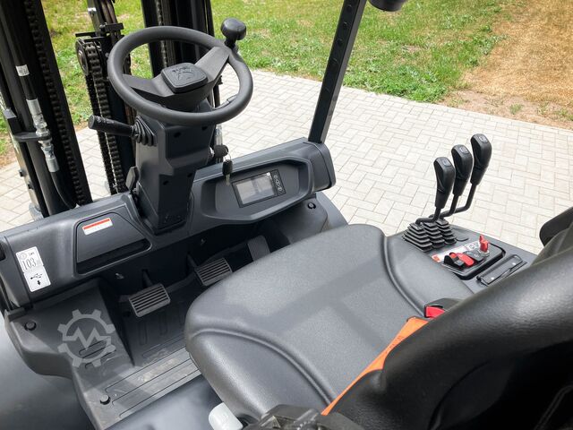 4-wheel forklift Bobcat D25NXS