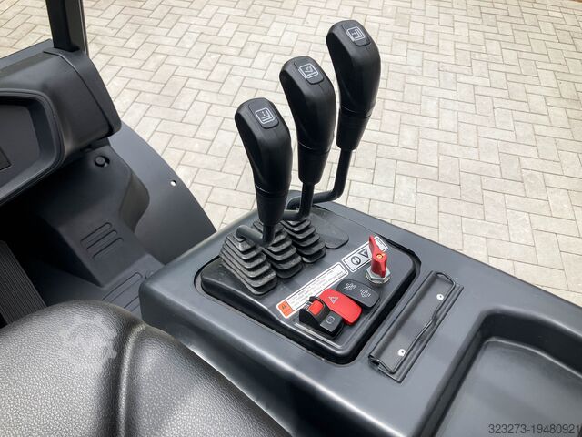 4-wheel forklift Bobcat D25NXS