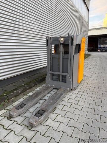 Stand-on stacker Jungheinrich ESD 120