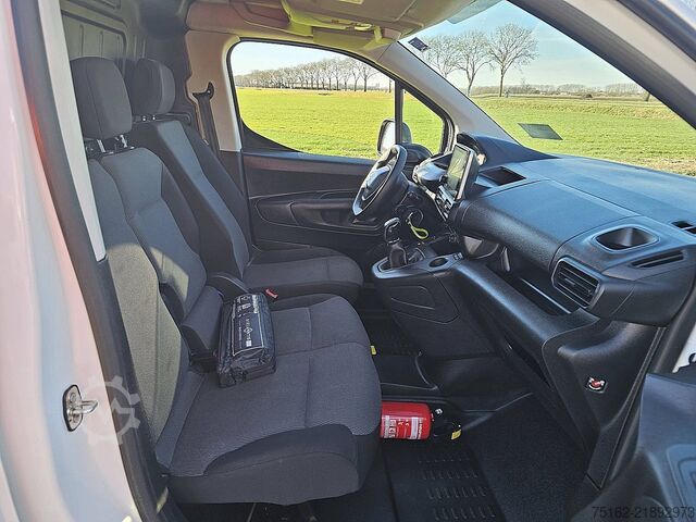 Suitcase PEUGEOT PARTNER 1.5 L2 Navi Airco 3 Zits