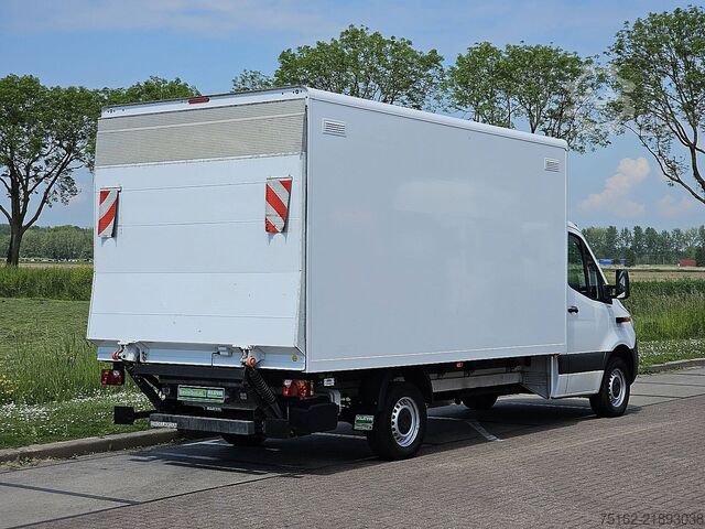Suitcase MERCEDES-BENZ SPRINTER 319 Bakwagen Laadklep