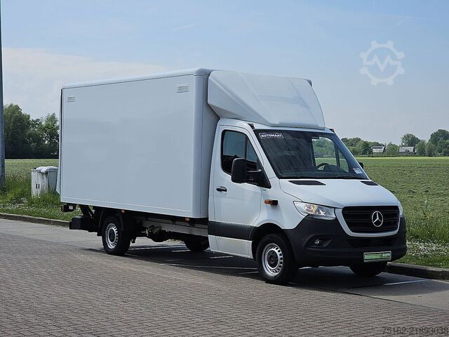 Suitcase MERCEDES-BENZ SPRINTER 319 Bakwagen Laadklep