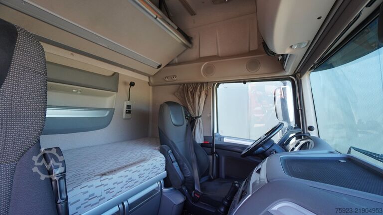 Hook arm system DAF XF 460 – 8x2 hooklift truck
