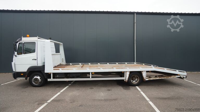 Car carrier van Mercedes-Benz 814 machine transporter truck