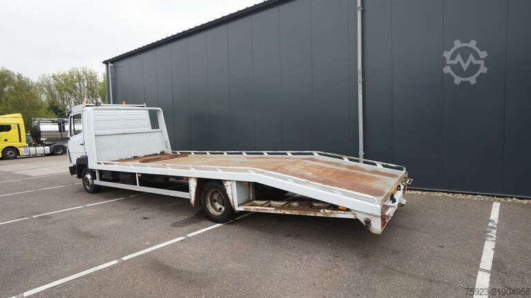 Car carrier van Mercedes-Benz 814 machine transporter truck