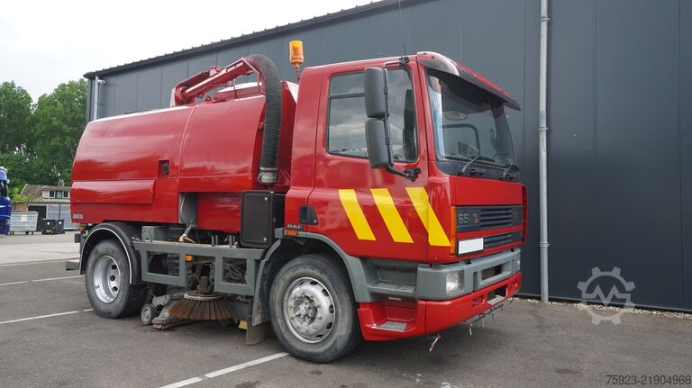 Road sweeper DAF 65.180 ATI right-hand drive street sweeper truck