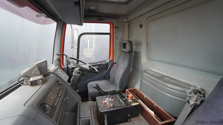 Road sweeper DAF 65.180 ATI right-hand drive street sweeper truck