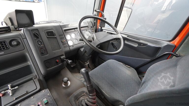 Road sweeper DAF 65.180 ATI right-hand drive street sweeper truck