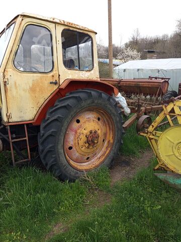 Tractor Юмз 