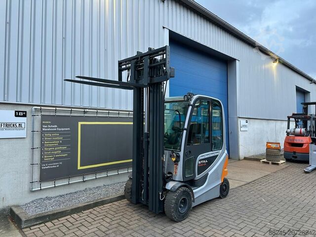 Elektrischer Triplex-Gabelstapler Still RX60-25 mit wenigen Betriebsstunden STILL RX60-25