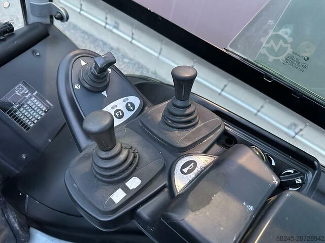 Elektrischer Triplex-Gabelstapler Still RX60-25 mit wenigen Betriebsstunden STILL RX60-25