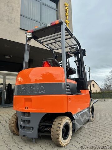 Forklift Toyota 7FBMF30