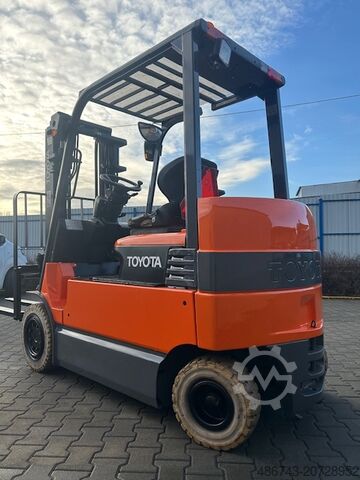 Forklift Toyota 7FBMF30