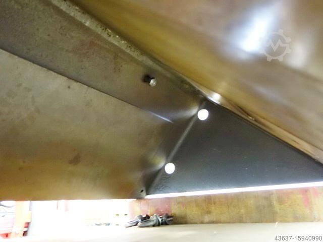 Angle clamping table