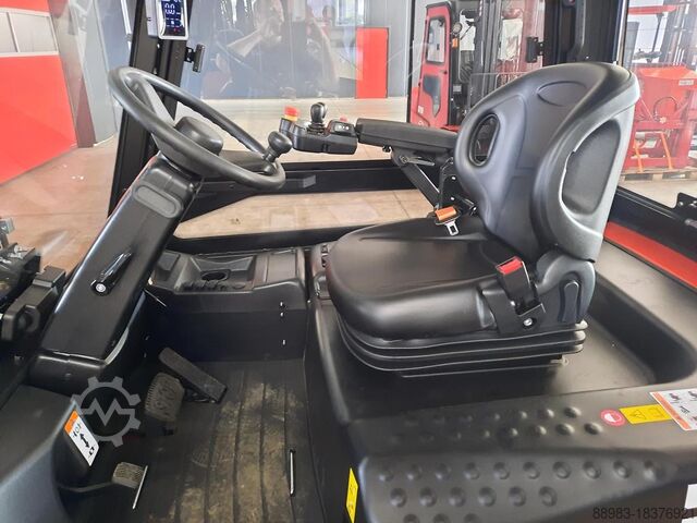 Electric 4-wheel forklift EP CPD50L1 + Joystick