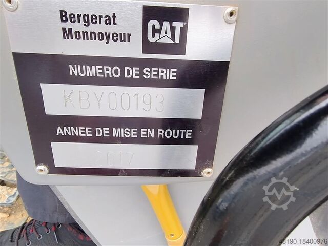 Crawler excavator Caterpillar 323FL