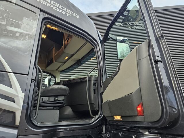 Ladepritsche Volvo FH 540 8x4*4 / HIAB 548E-9 CRANE + WINCH / KRAN