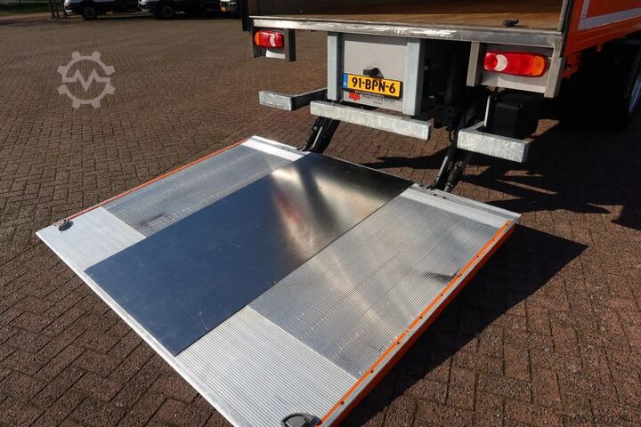 Box body DAF CF 290 Bakwagen+Dhollandia 1500 kg