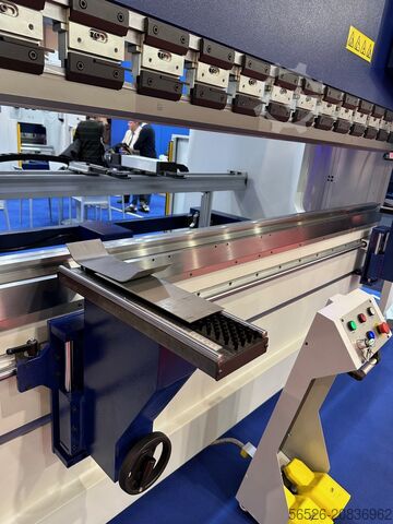 Hybride Abkantpresse 4100 x 220 Tonnen MVD HC SERIES