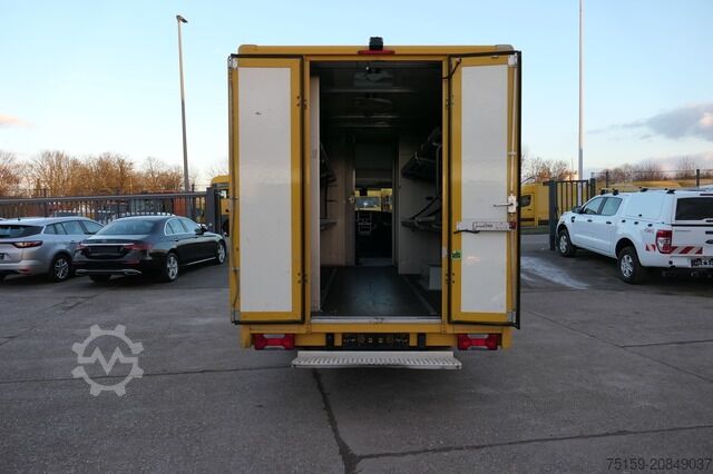 Transporter mit Koffer iveco Daily 35 S11 C30C AUTOMATIK KAMERA Regale LUFT