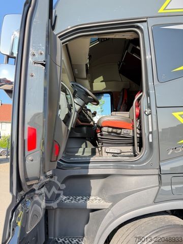 Heavy-duty truck VOLVO FH 750 6X2/4 in Voll- Ausstattung, Kipphydraulik
