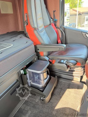 Heavy-duty truck VOLVO FH 750 6X2/4 in Voll- Ausstattung, Kipphydraulik