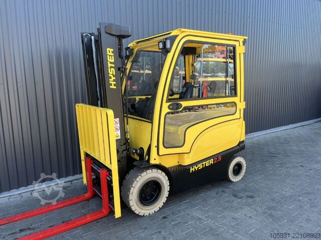 Electric 4-wheel forklift Hyster J2.5XN