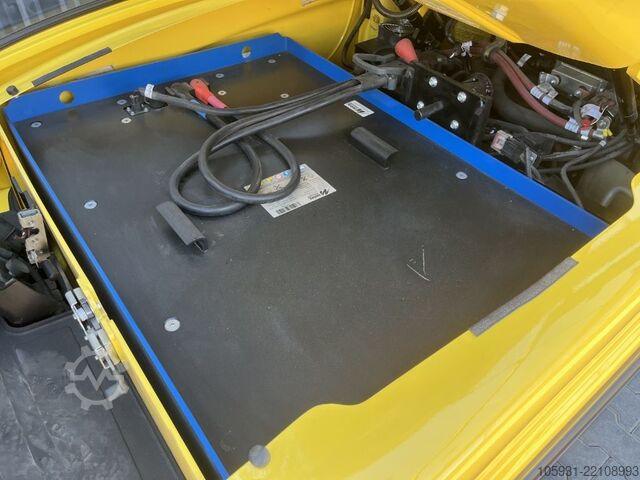 Electric 4-wheel forklift Hyster J2.5XN