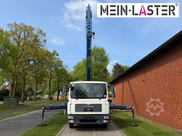 Truck-mounted crane van MAN 8.180  Cormach 23000 36-3  35m kein Klaas/Böcker
