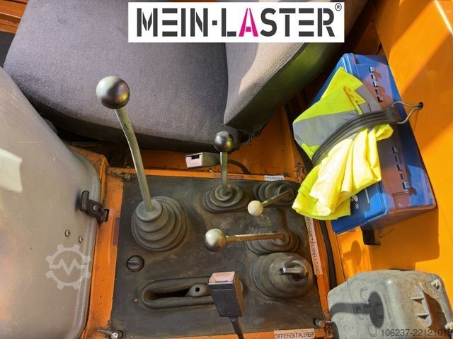 Truck-mounted crane van UNIMOG U 1100 Atlas AK 3006 nur 14.215 km-1. Hand