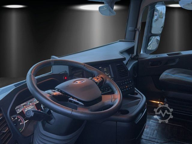 Standard tractor unit FORD F-Max 500 Blackline, 2 Tanks, Intarder