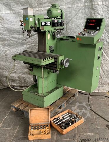 Universal-Werkzeugfräsmaschine MAHO MH 300