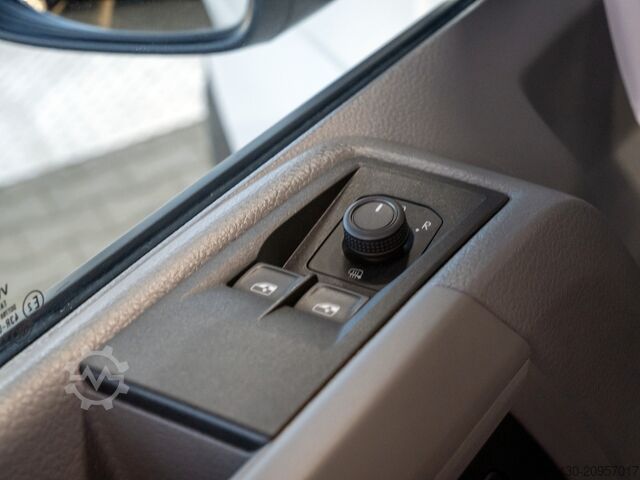 Kleinbus VW Crafter 35 lang Hochdach AHK LED AHK ACC LED