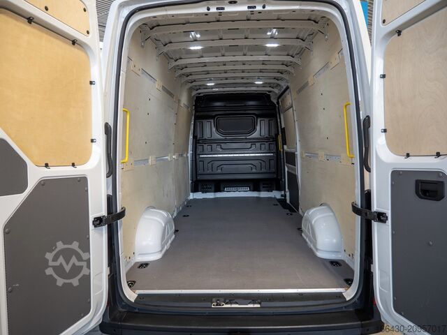 Kleinbus VW Crafter 35 lang Hochdach AHK LED AHK ACC LED
