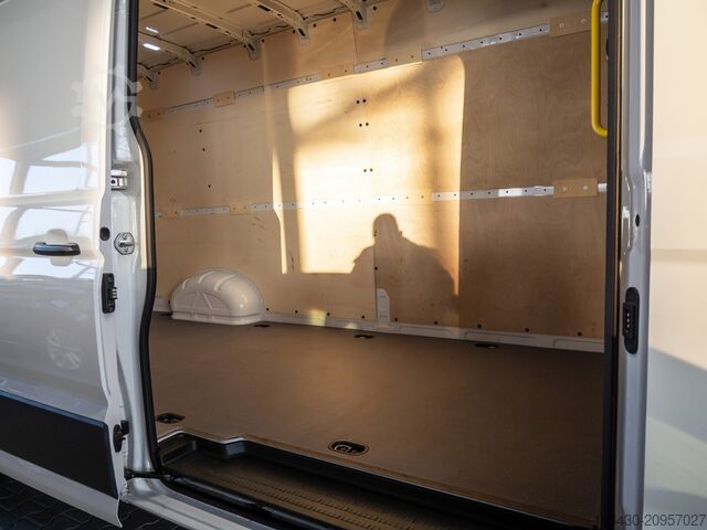 High top van VW Crafter 35 lang Hochdach AHK LED AHK ACC LED