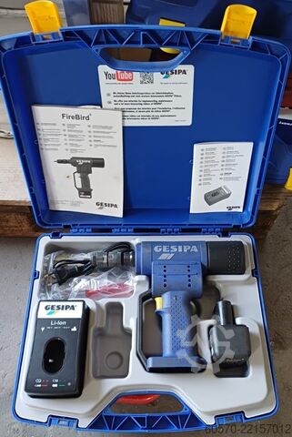 Riveting tool – Battery-powered blind rivet nut setter Gesi­pa FireBird