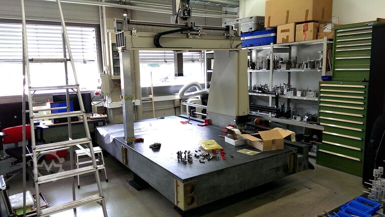 Coordinate measuring machine Mitutoyo Euro Apex 122010