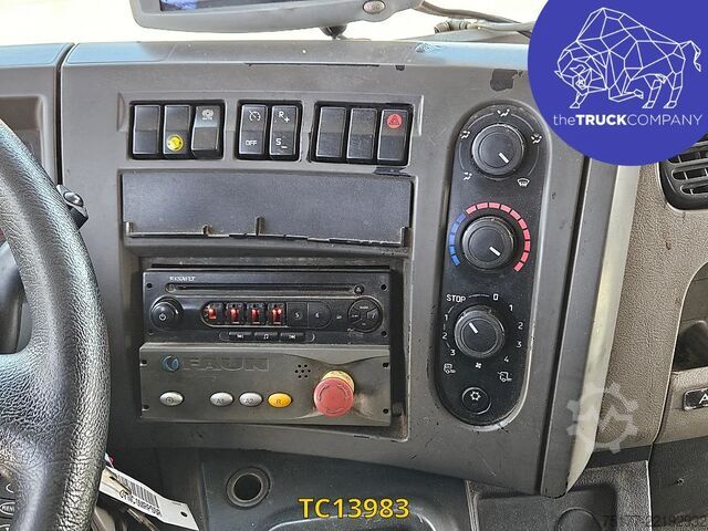 Refuse collection vehicle Renault Midlum 220