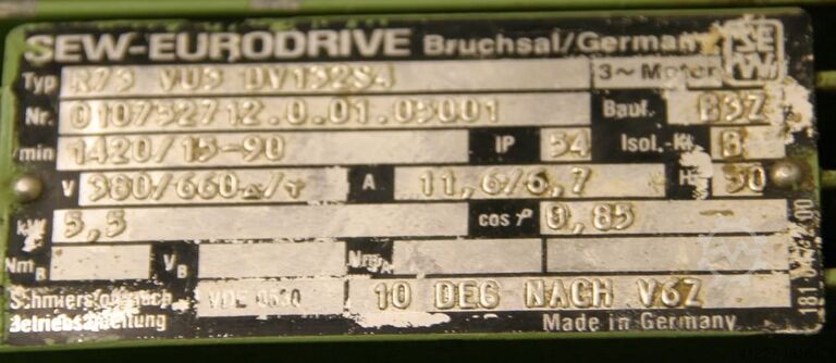 Adjustable geared motor 5.5 kW 15-90 rpm SEW EURODRIVE R73 VU3 DV132S4