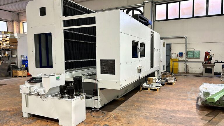 Universal-Bearbeitungszentrum AXA VHC 3-M/2E