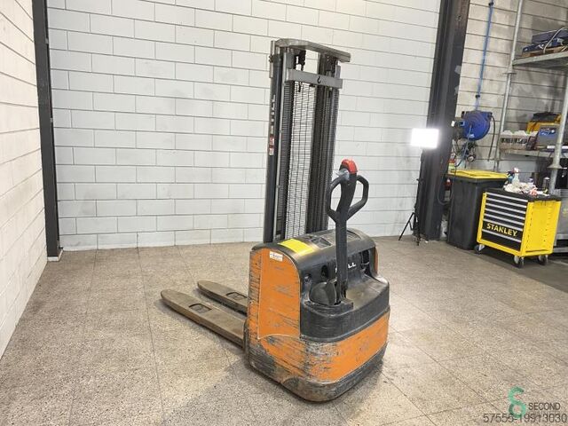 Stacker Still EGV16