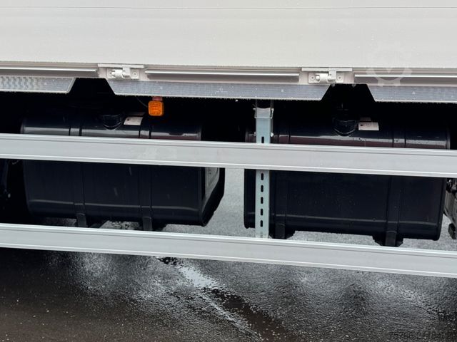 Beverage truck MAN TGM 26.320 L / LBW / LENKACHSE / 20 PAL