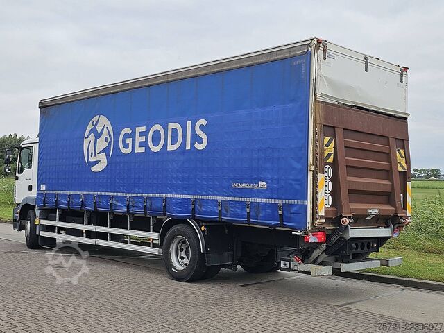Sliding tarpaulin M.A.N. 18.340 TGM 3.000 KG TAILLIFT