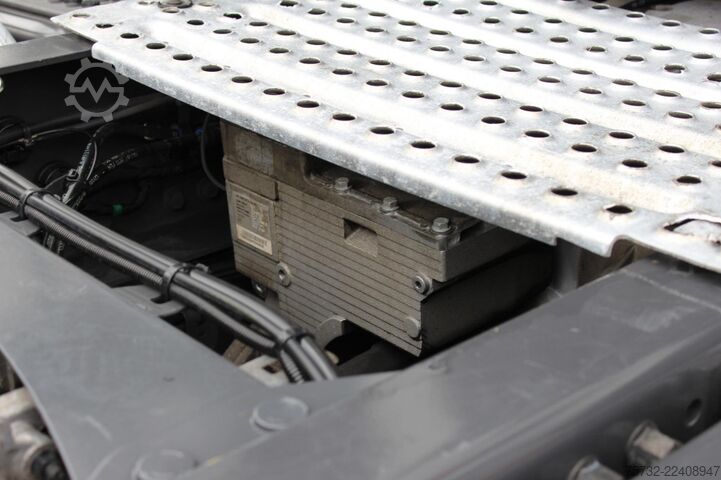Standard tractor unit Renault T520 Retarder Hi-Sleeper Alu-Felgen VIN:PD 2Stk
