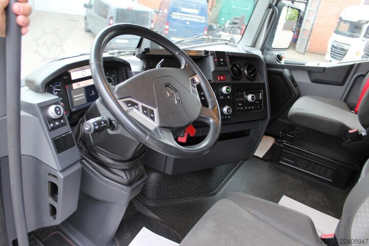 Standard tractor unit Renault T520 Retarder Hi-Sleeper Alu-Felgen VIN:PD 2Stk