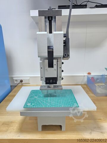 Kniehebelpresse für Kunststoff und Metal GECHTER/Hess 50kN