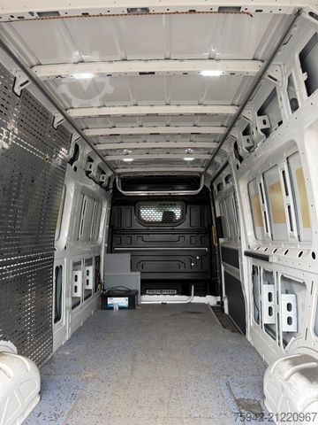 High top van VOLKSWAGEN Crafter Kasten 35 L3H2 LED PDC RFK NAVI