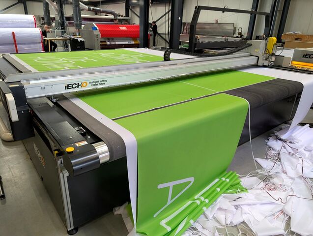 Fabric cutting machine iECHO TK4S-3532