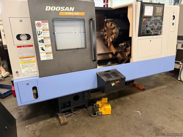 CNC turning and milling center DOOSAN Puma 300B